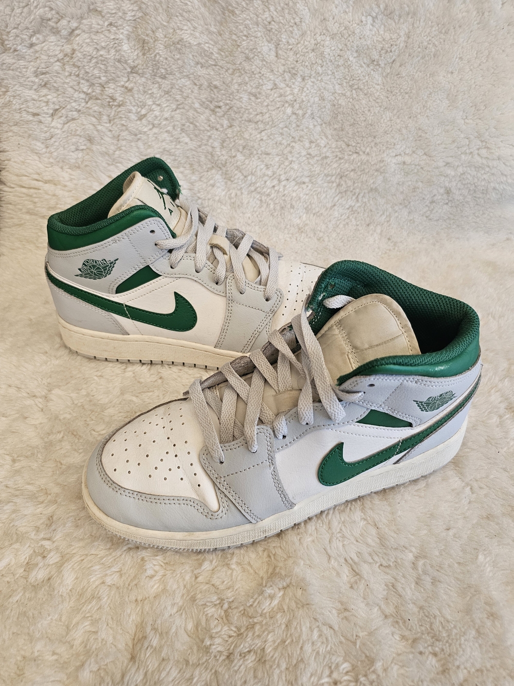 Nike Air Jordan 1 Mid GS Summit White Pine Green 6Y / Women 7.5